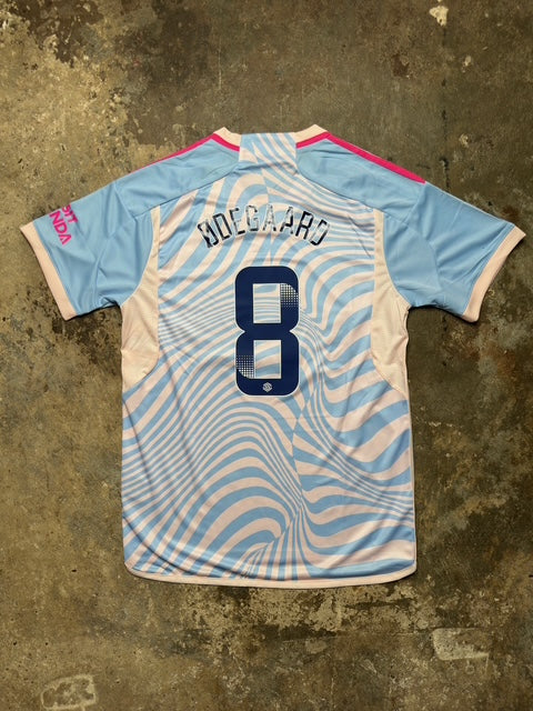 Arsenal 2023/24 Away Shirt Ødegaard #8 | Adidas Blue & Pink Emirates Fly Better Jersey